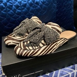 INC gannie zebra sandals flat
